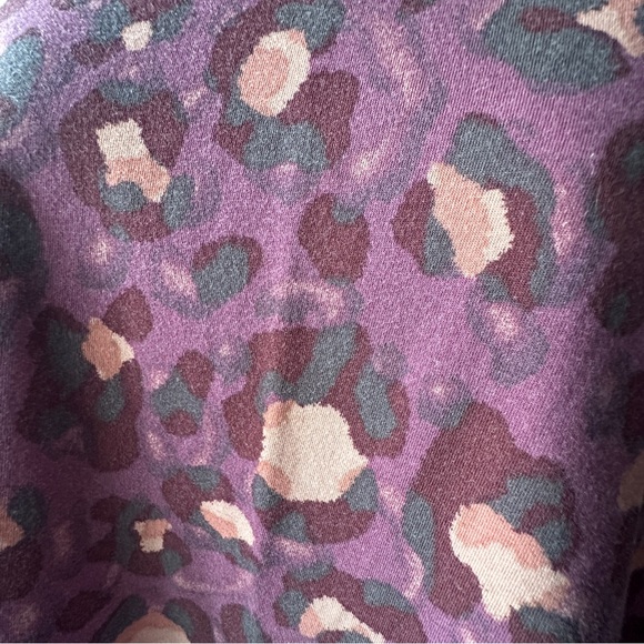 LOGO long Sleeve T-Shirt with Layer of Frills in Fun Animal Print (M) - Picture 9 of 11